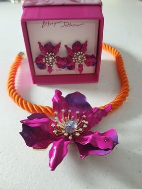 NWT Betsey Johnson Orchid Necklace And Earrings Set